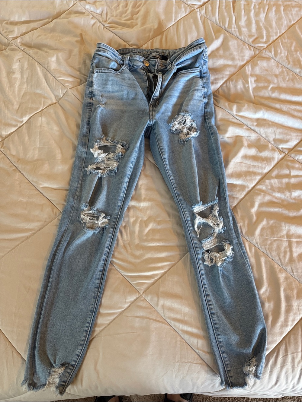 American Eagle Outfitters Light Blue Distressed Skinny Jeans